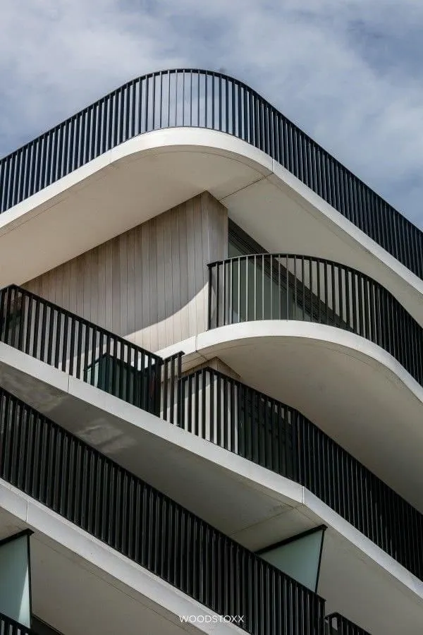 Balcony railing with aluminium rafters